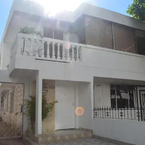 https://paradise-beach-house-vacation-one-block-from-castillo.cartagena-hotels.org